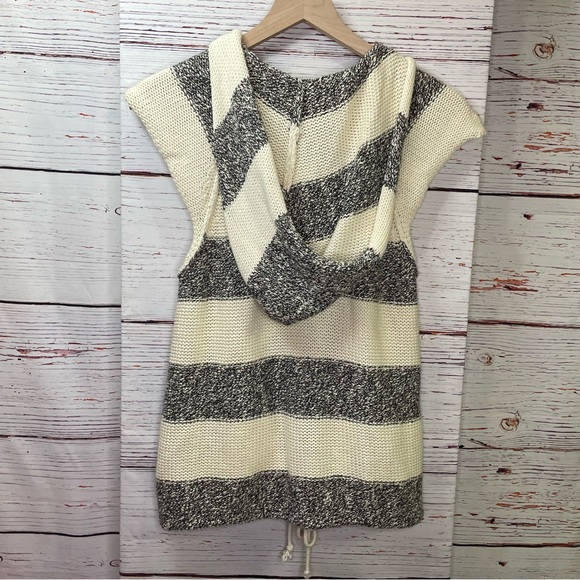 Free People Women's Regatta Sweater Hoodie with Cap Sleeves and Zipper - size XS - Picture 7 of 8